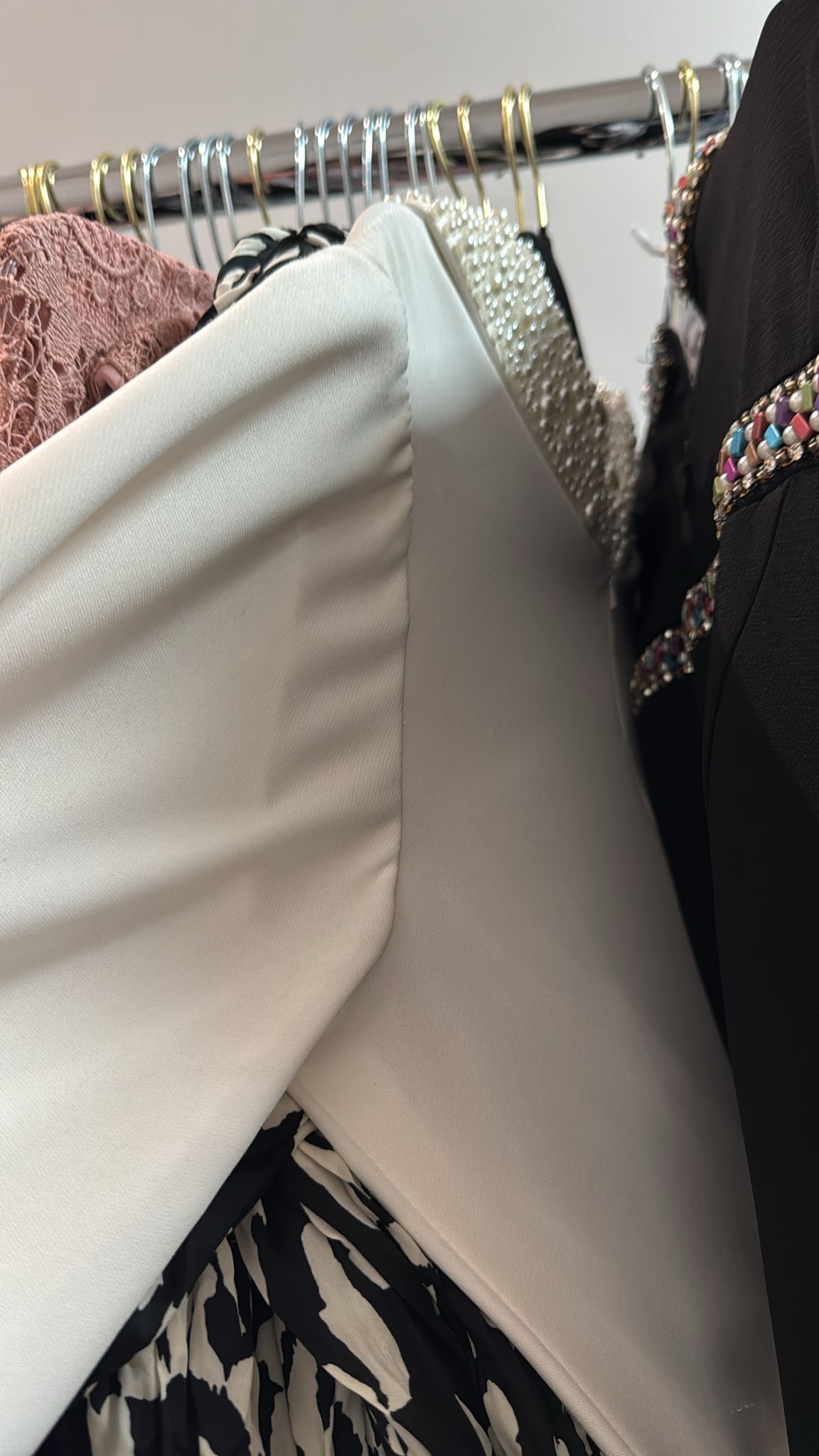 White dress pearl collar