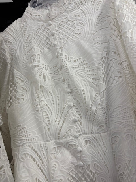 White balloon sleeve