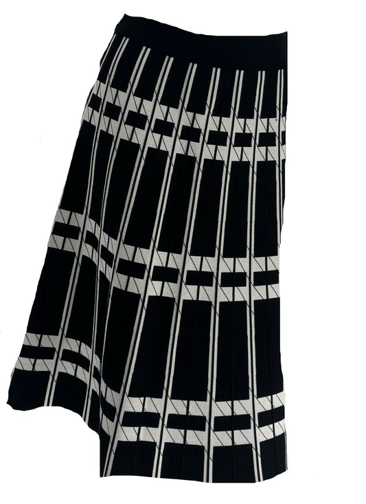 Black and White Patterned Knit Skirt