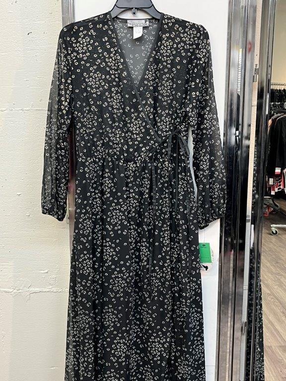 Black and White Floral Chiffon Crossover Robe